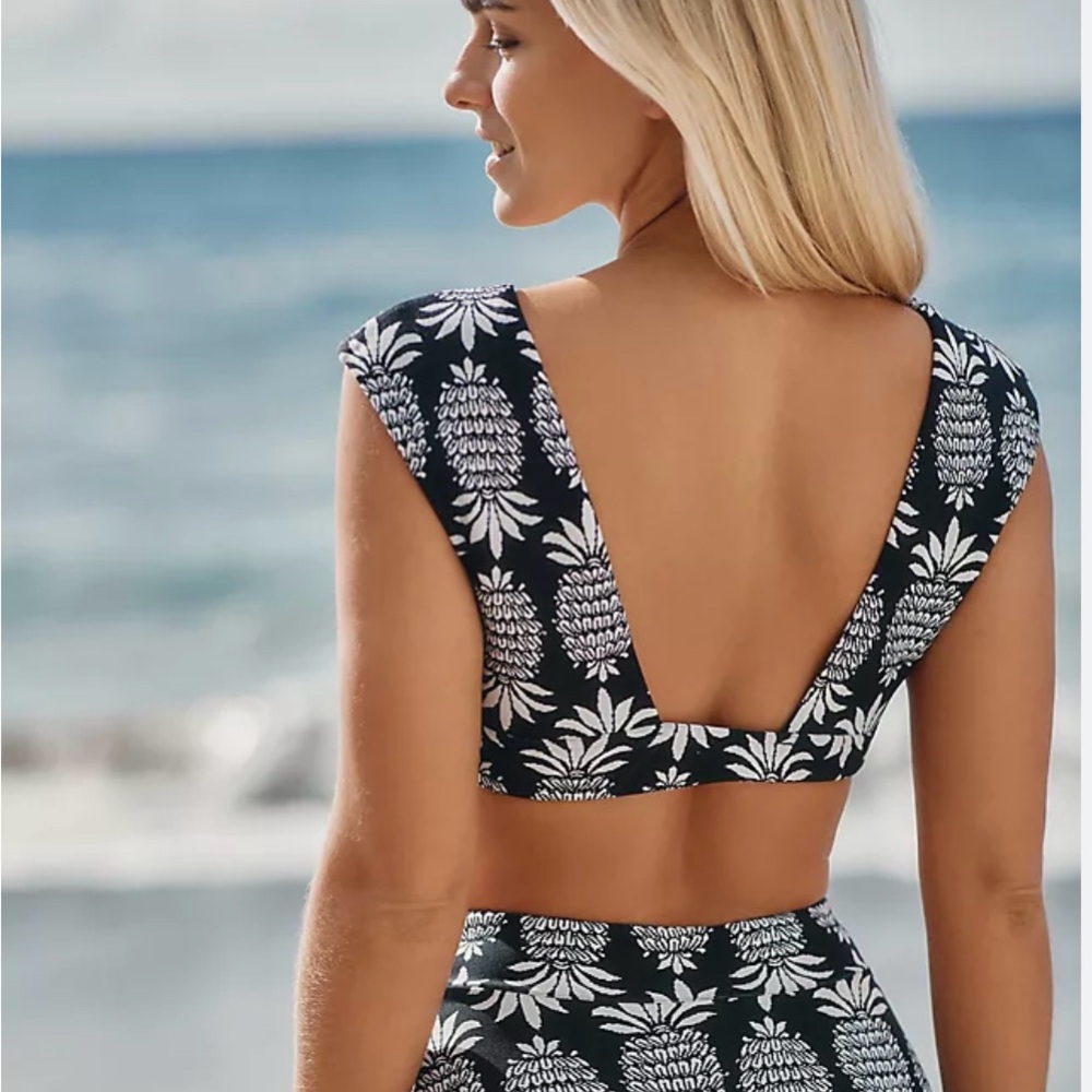 Seafolly Corsica Cap-Sleeve Tank Bikini Top Black and White Pineapple Print - Picture 6 of 9
